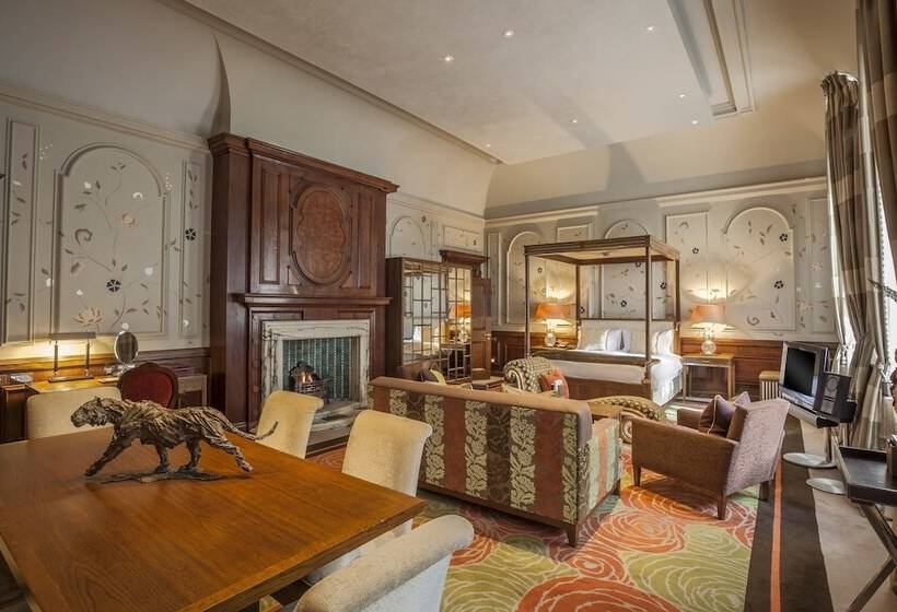 Люкс, The Roseate Reading