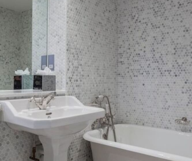 Полулюкс, The Roseate Reading