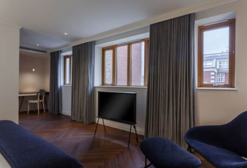 Полулюкс, The Roseate Reading