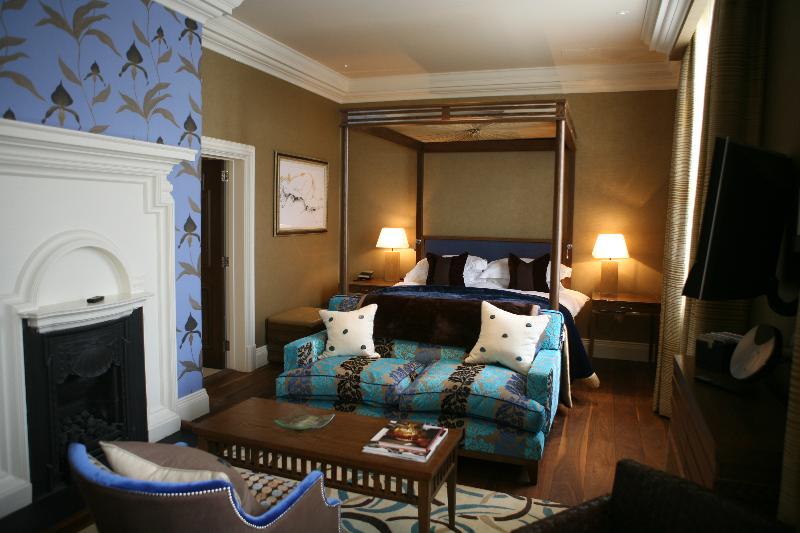 Люкс, The Roseate Reading