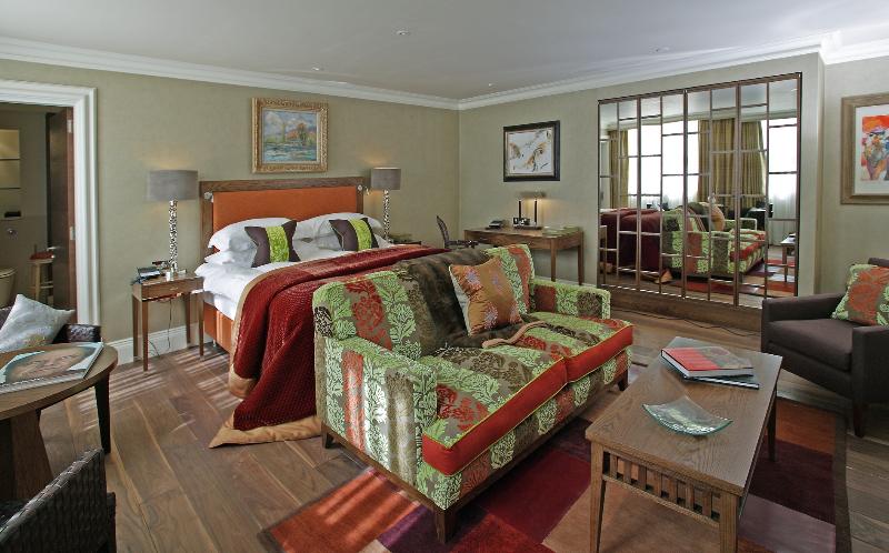 Люкс, The Roseate Reading