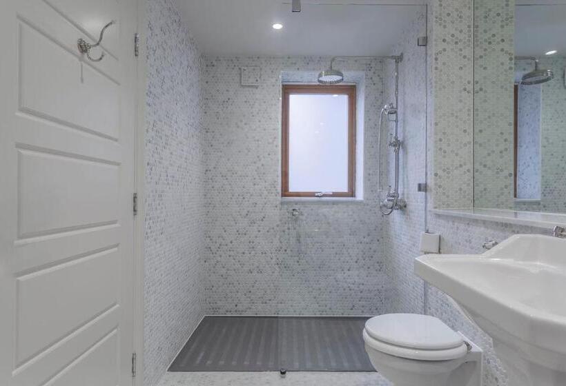 Полулюкс, The Roseate Reading