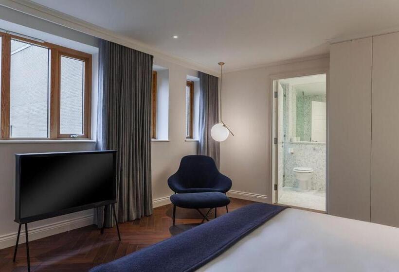 Полулюкс, The Roseate Reading