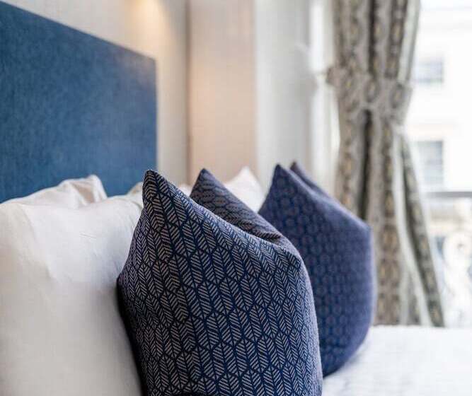 غرفة قياسية, The Washington