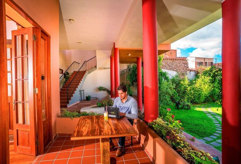 Полулюкс, Villa Antigua