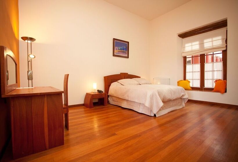 Полулюкс, Villa Antigua