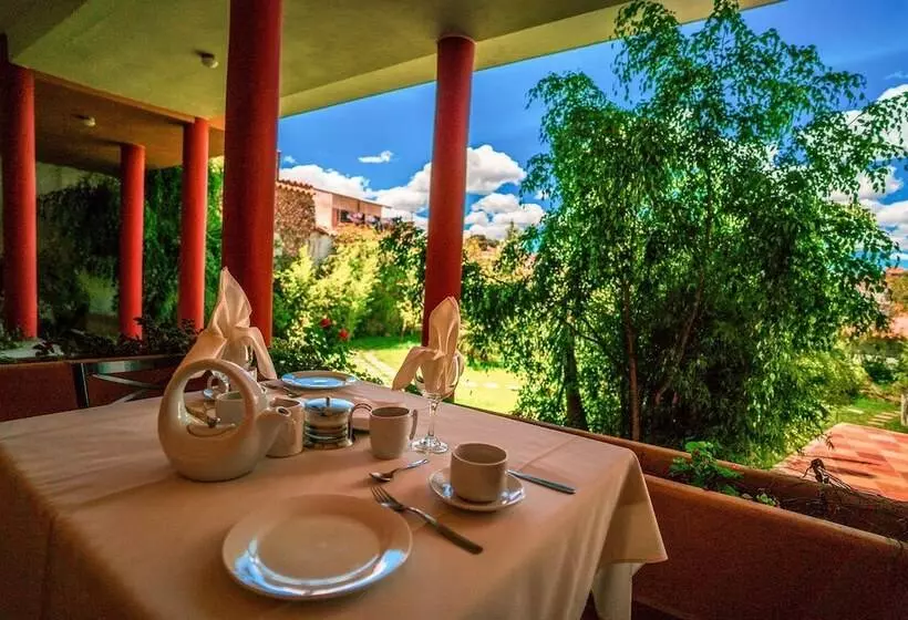 سوییت جونیور, Villa Antigua
