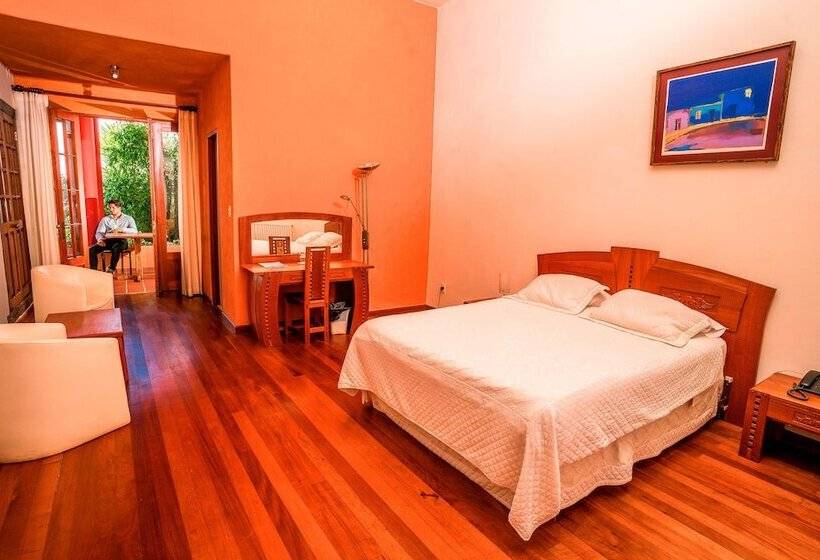 Полулюкс, Villa Antigua