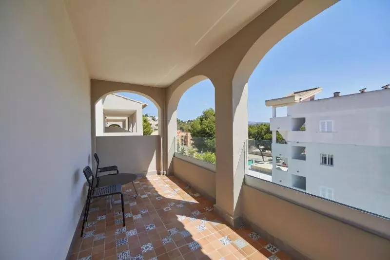سوییت جونیور, Villa Antigua