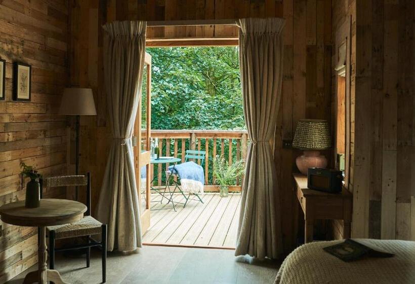 کلبه ییلاقی, Wildhive Callow Hall