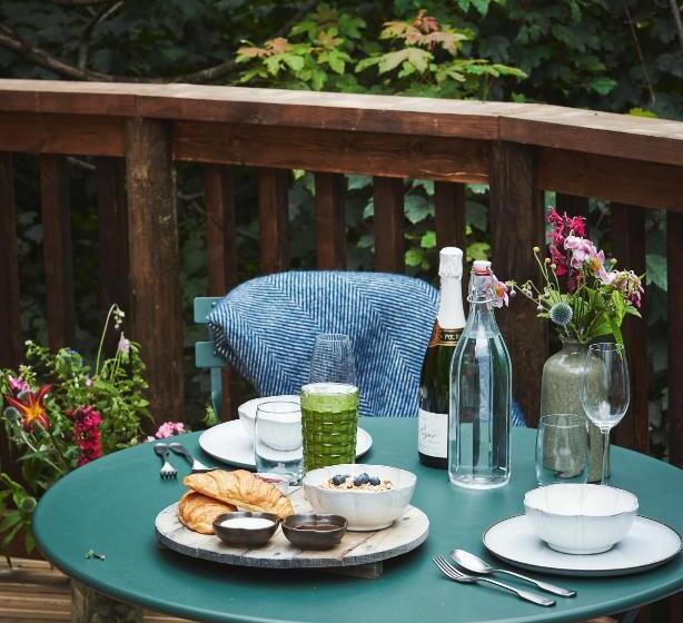 کلبه ییلاقی, Wildhive Callow Hall