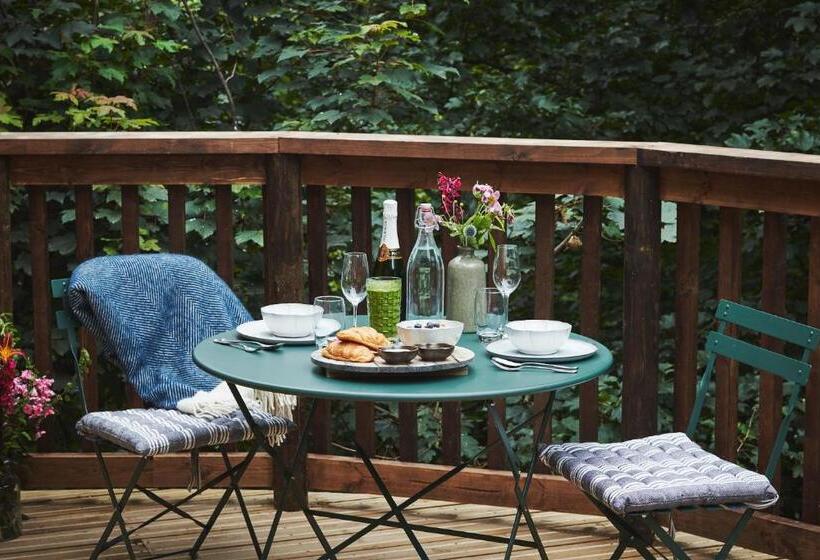 کلبه ییلاقی, Wildhive Callow Hall