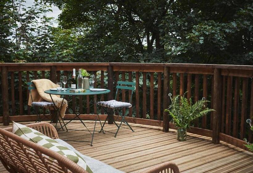 کلبه ییلاقی, Wildhive Callow Hall