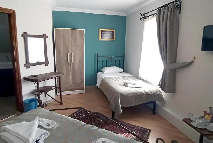 Номер Стандарт Трехместный, Nomads Cave Hotel & Rooftop