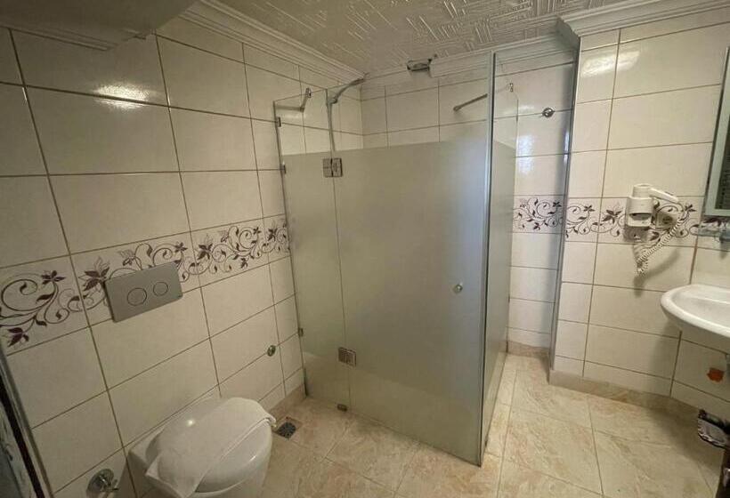 Кровать в Общей Комнате, Nomads Cave Hotel & Rooftop