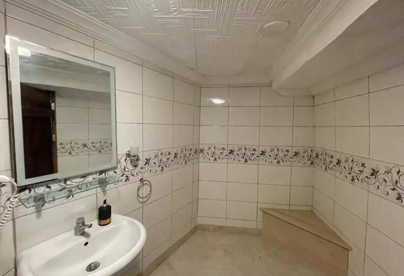 تختخواب در اتاق مشترک, Nomads Cave Hotel & Rooftop
