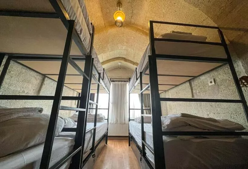 تختخواب در اتاق مشترک, Nomads Cave Hotel & Rooftop
