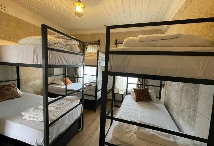 تختخواب در اتاق مشترک, Nomads Cave Hotel & Rooftop