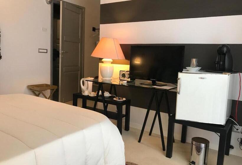 غرفة قياسية, Sanctus Syrus 4