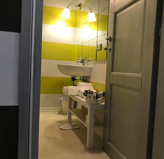 غرفة قياسية, Sanctus Syrus 4