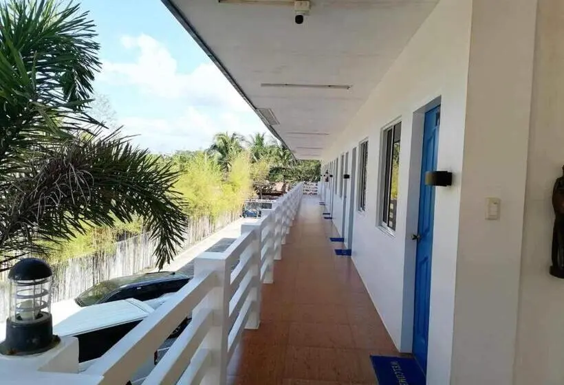 デラックスの４人部屋, Brizo Hotel And Beach Resort Bataan