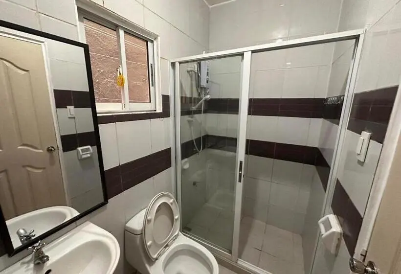 デラックスの４人部屋, Brizo Hotel And Beach Resort Bataan