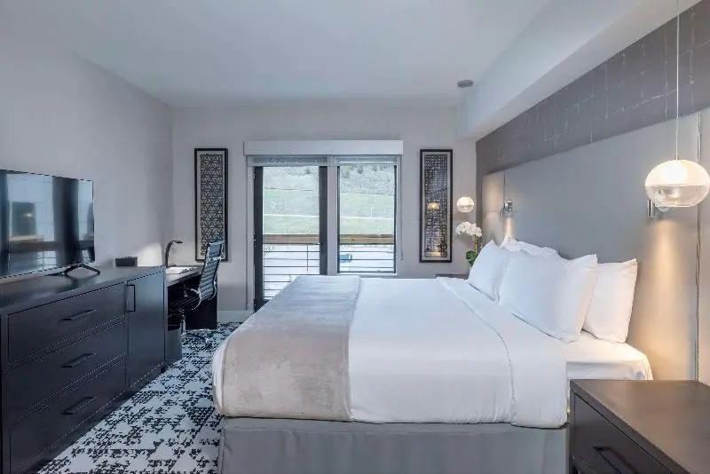 اتاق استاندارد با تخت بزرگ برای معلولان, Cambria Hotel Copper Mountain