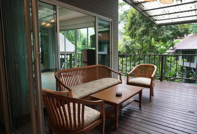 בונגלו משפחתי, Rock And Tree House Resort