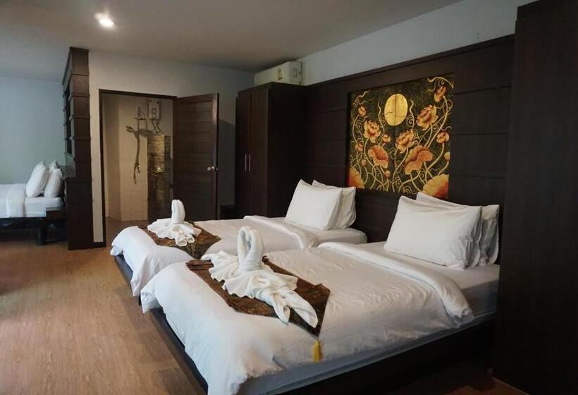 בונגלו משפחתי, Rock And Tree House Resort