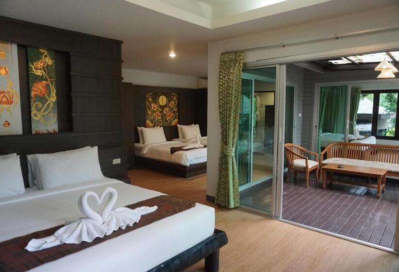 בונגלו משפחתי, Rock And Tree House Resort