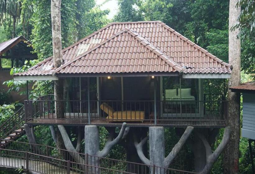 Семейное Бунгало, Rock And Tree House Resort