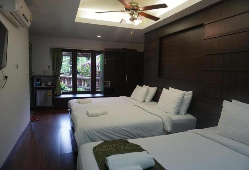 בונגלו משפחתי, Rock And Tree House Resort