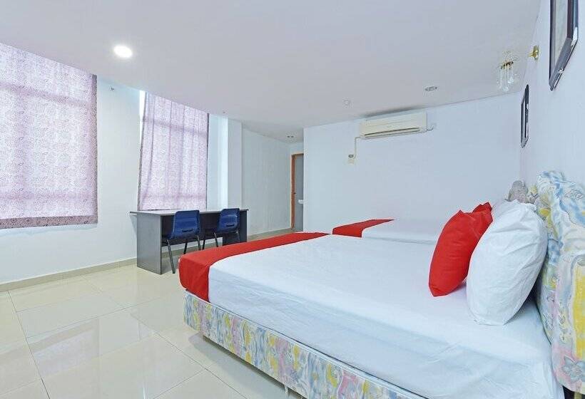 패밀리 스위트, Sam Huat