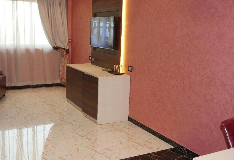 이그제큐티브 스위트, Sonia