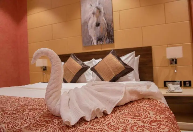 Deluxe Suite King Bed, Sonia