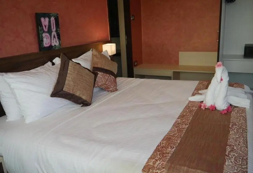 Deluxe Suite King Bed, Sonia