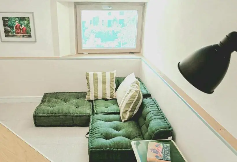 スタンダードスタジオ, Stella House B&b + Free Park