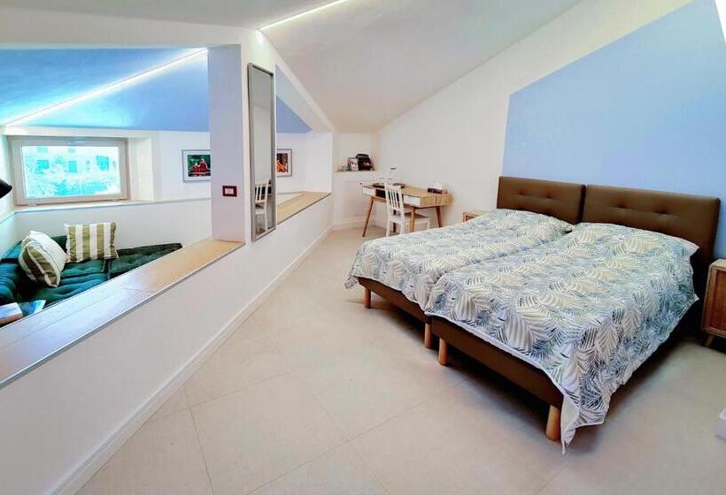 スタンダードスタジオ, Stella House B&b + Free Park