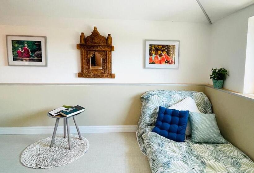 スタンダードスタジオ, Stella House B&b + Free Park