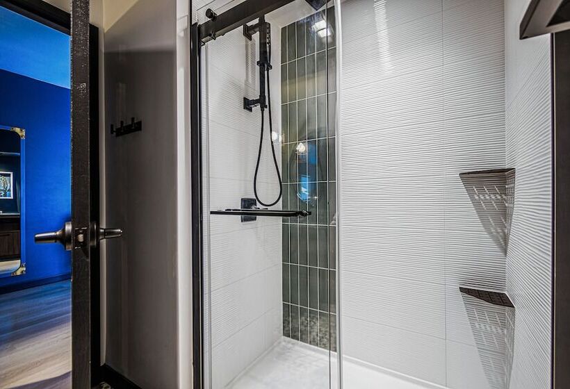 Номер Стандарт, Indigo Silverthorne, An Ihg