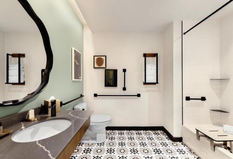 장애인을 위한 스탠다드 룸, Indigo   Silverthorne, An Ihg