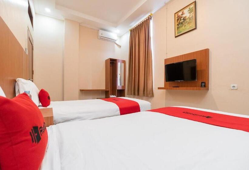 Standard Room, Reddoorz Syariah Near Rs Mata Padang