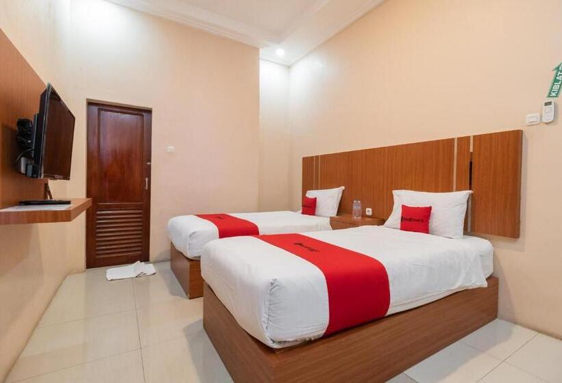 Standard Room, Reddoorz Syariah Near Rs Mata Padang