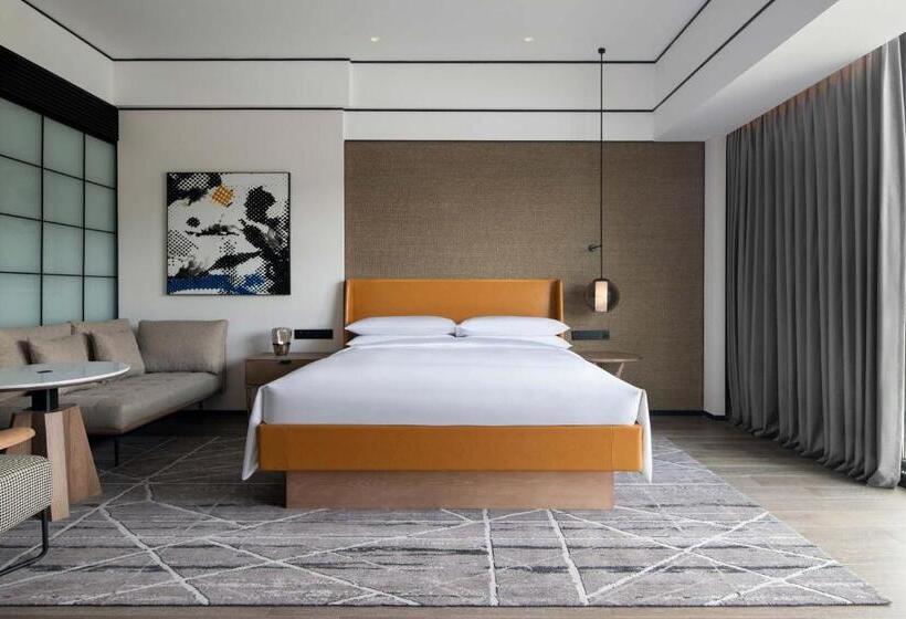 キングサイズベッドのデラックスルーム, Sheraton Mianyang