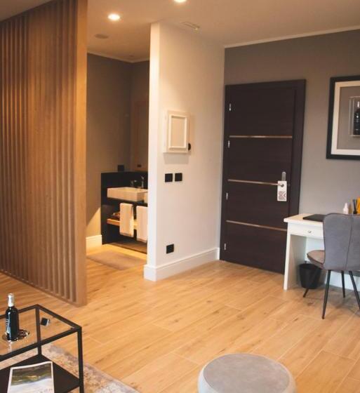 غرفة قياسية سرير كينج, Montalbera Wine Suites