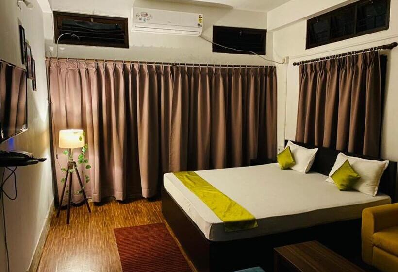 Camera Deluxe, Solace Garden