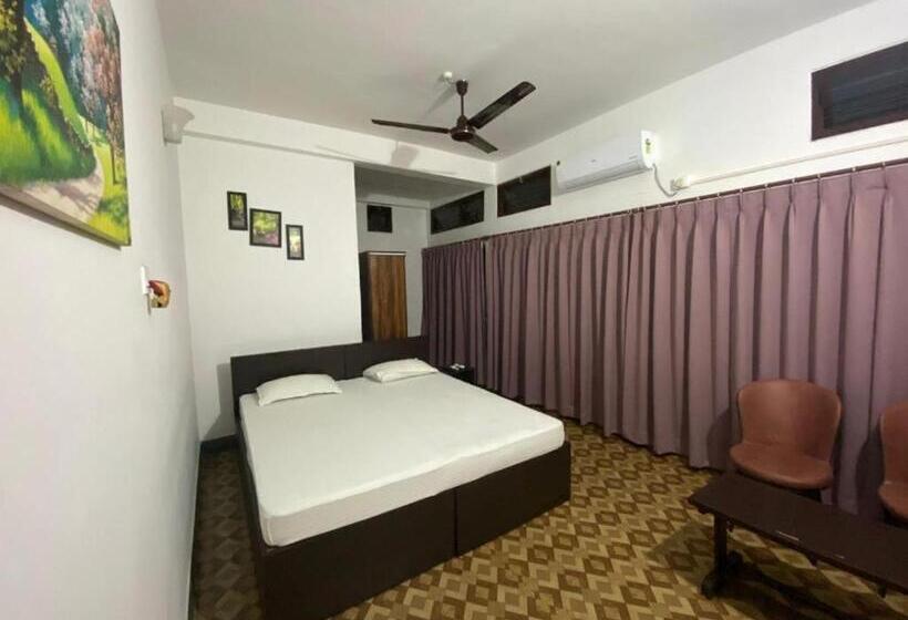 Camera Standard, Solace Garden