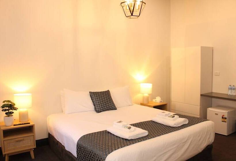 استودیو خانوادگی, Romano S Hotel & Suites Wagga Wagga