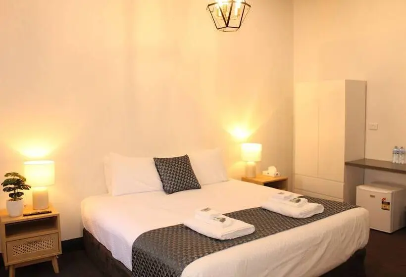 استودیو خانوادگی, Romano S Hotel & Suites Wagga Wagga