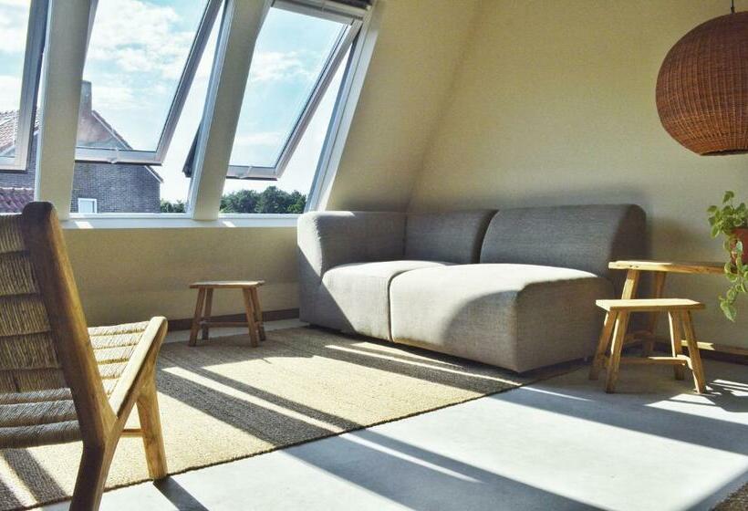 מיטת קינג בסוויטה, Van Heeckeren Apartments & Suites Nes